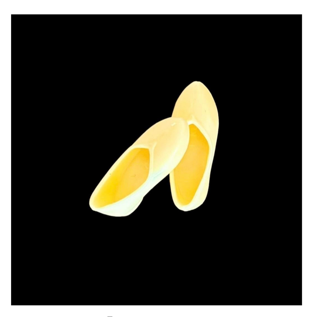 Curvy Doll Shoes: Flat Feet, Assorted Colors