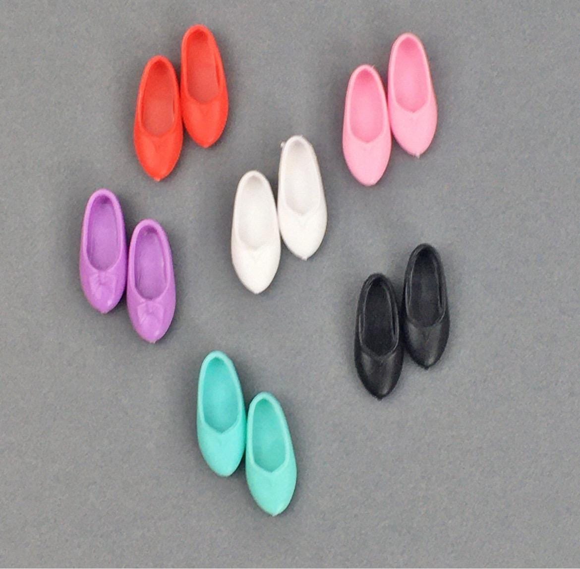 Curvy Doll Shoes: Flat Feet, Assorted Colors