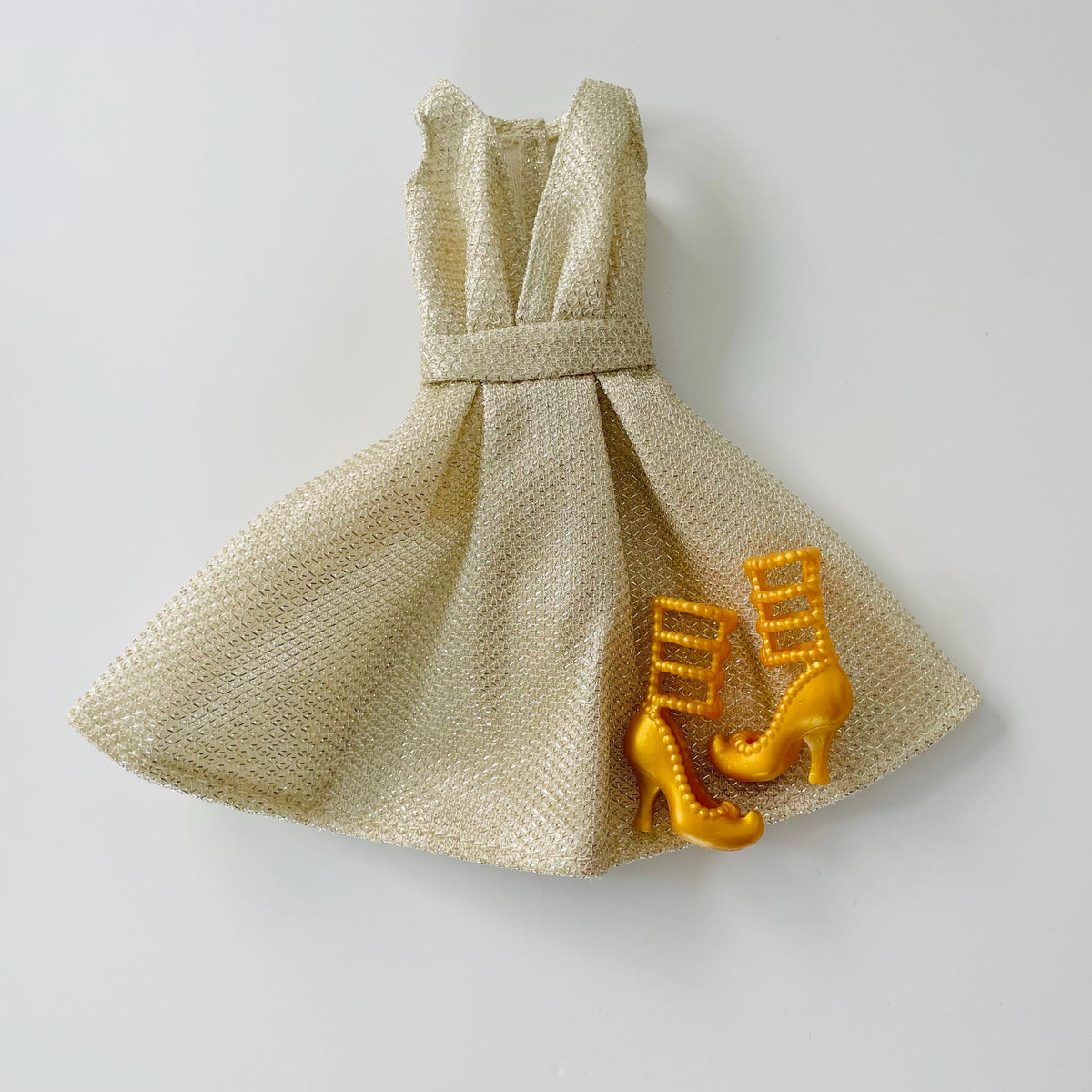 Gold Sparkle Party Dress with Shoes: 1:6 Scale Fashion Doll Clothes